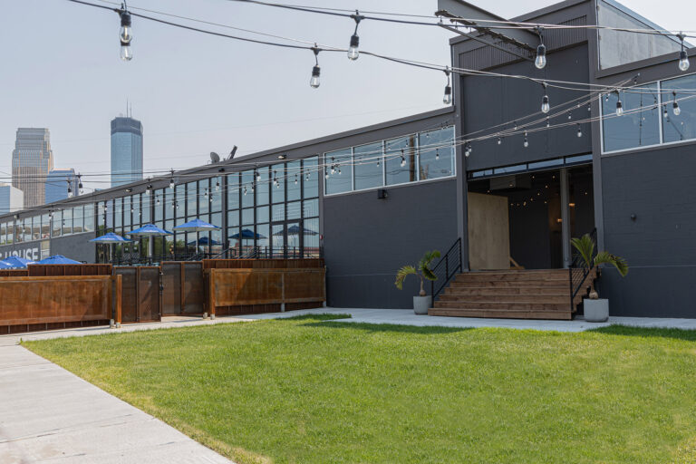 glass-house-courtyard